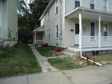 121 E Applegate Ave, Pen Argyl, PA 18072 - photo 2