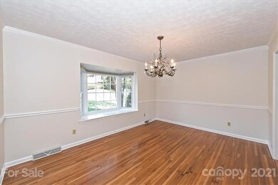 Dining room with beautiful bay window