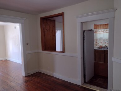 20 1/2 Catherine St, Schenectady, NY 12307 - photo 6