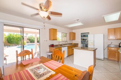 04 Kitchen