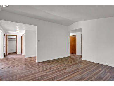 Living Room-Vaulted Ceilings