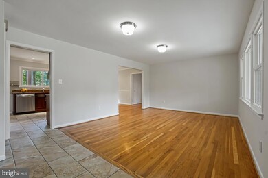5310 Manorfield Rd, Rockville, MD 20853 - photo 4