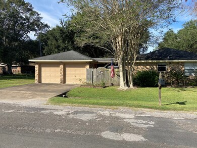 301 Ronald Ave, Bay City, TX 77414 - photo 2