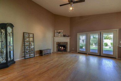 007_Family Room