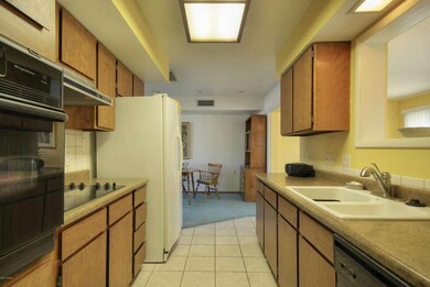863 Kitchen 1