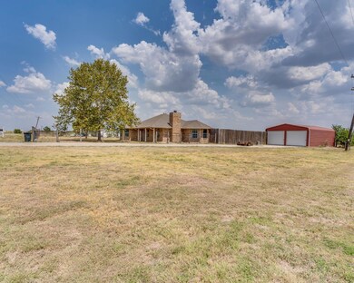 833 Isom Rd, Ennis, TX 75119 - photo 5