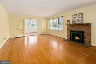 5843 Glen Forest Dr, Falls Church, VA 22041 - photo 4