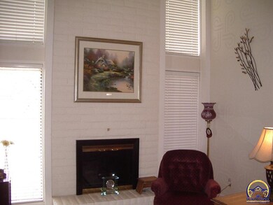 93 SW Pepper Tree Ln, Topeka, KS 66611 - photo 3