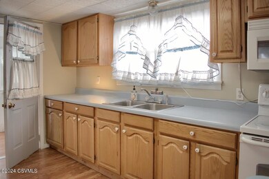 2017 W Independence St, Coal Township, PA 17866 - photo 4