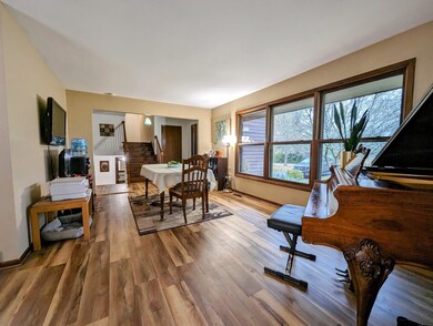 834 W Surrey Ln, Algonquin, IL 60102 - photo 3