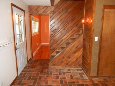 1229 Vinewood Dr, Columbus, OH 43229 - photo 7