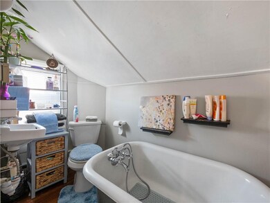 71 Washington- Upstairs Unit