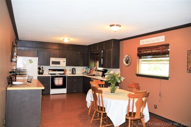 110 N Elgin Ave, Sperry, OK 74073 - photo 3