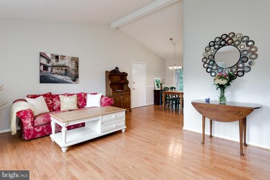 3003 Breezy Knoll Ct, Herndon, VA 20171 - photo 3