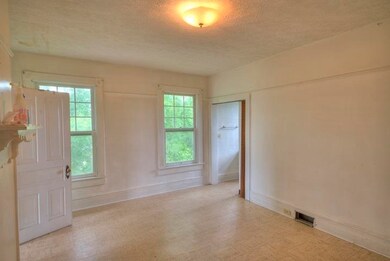 239 Stuart Ave, Stuarts Draft, VA 24477 - photo 4