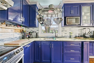 11 Roy Ave, Middletown, RI 02842 - photo 3