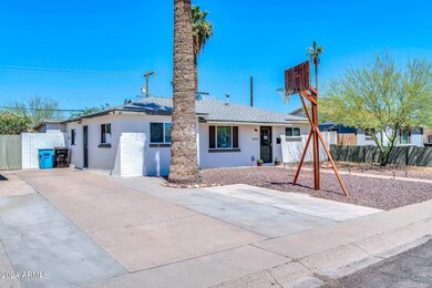 8842 N 28th Dr-3