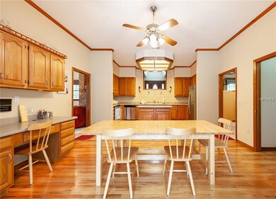 Room for everyone in this kitchen!