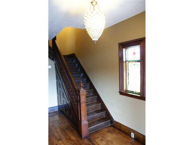Entry/Foyer. The entry gives you your first look o