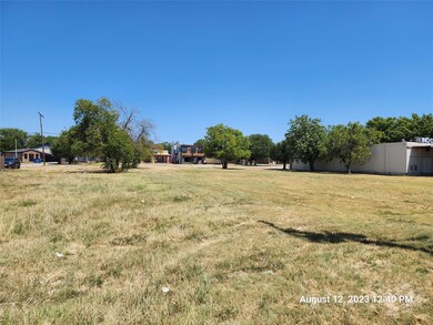 813 Dalworth St, Grand Prairie, TX 75050 - photo 4