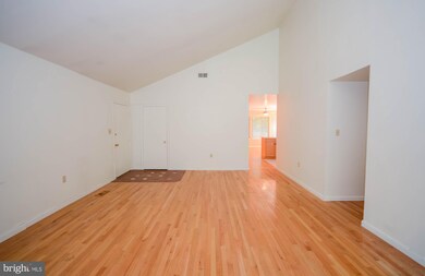 5922 Veranda Dr, Springfield, VA 22152 - photo 2