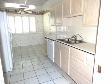 10722 W Pineaire Dr, Sun City, AZ 85351 - photo 4