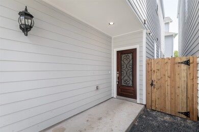 612 Hawthorn Grove Ln, Houston, TX 77009 - photo 2