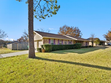 2022 Greenbriar Dr, Gainesville, TX 76240 - photo 3