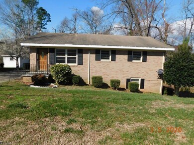 406 Hubbard St, Reidsville, NC 27320 - photo 2