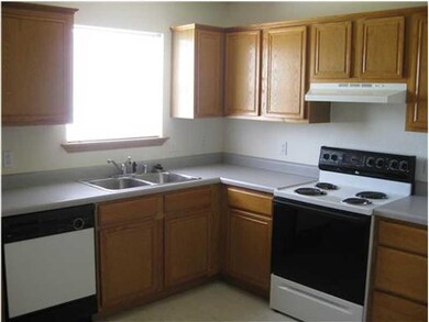 Kitchen. Excellent kitchens with appliances and nice cabinets, all in good shape.