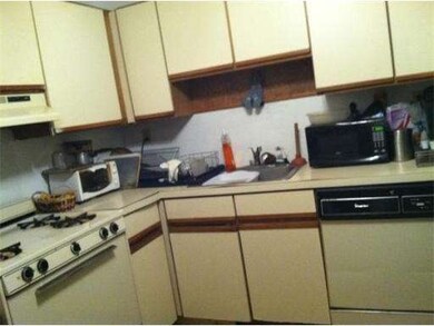 210 Smith St unit 4, Lowell, MA 01851 - photo 6