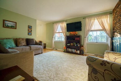 142 S Waldron Ln, Wynantskill, NY 12198 - photo 4