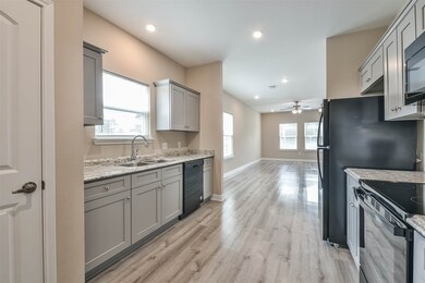 7902 Willow St, Houston, TX 77088 - photo 6