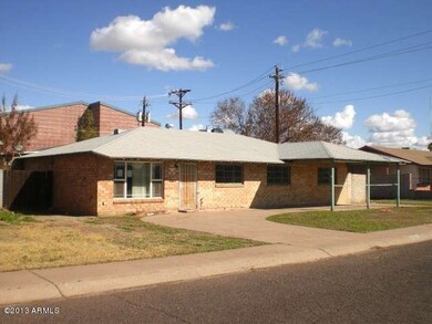 023-261683 front left