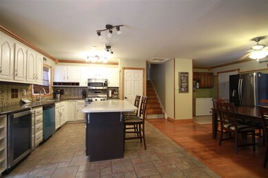 2910 W 9th St, Waterloo, IA 50702 - photo 7