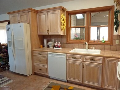 333 Surrey Dr, Hawley, PA 18428 - photo 3