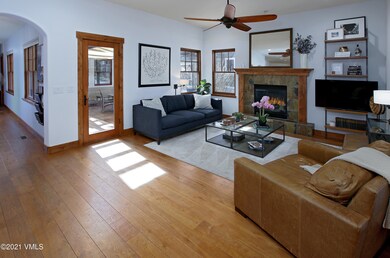 004_305_palmer_living_2