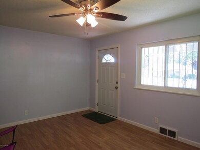 Living room 4