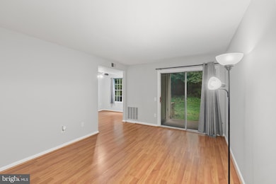 20205 Shipley Terrace unit 1-C-101, Germantown, MD 20874 - photo 5