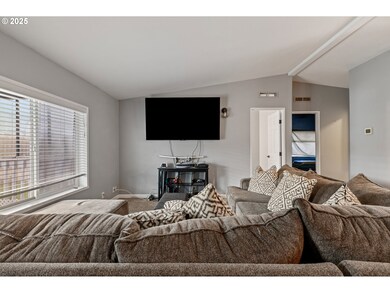 201 Heavenly Ct, Sutherlin, OR 97479 - photo 7