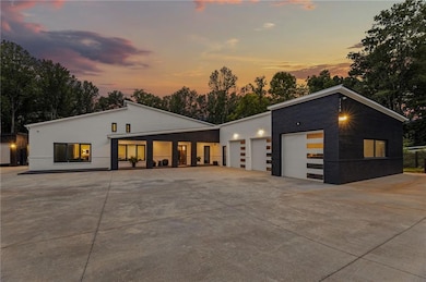 3240 Smithtown Rd, Suwanee, GA 30024 - photo 4