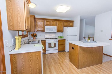 Kitchen and dining 5