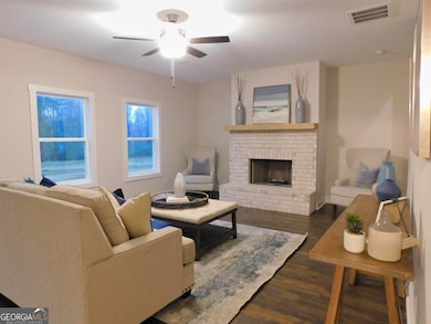 251 Lake Point Dr, Williamson, GA 30292 - photo 5