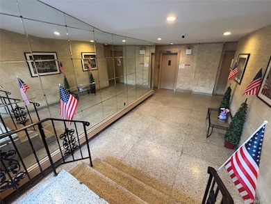 4200 Herkimer Place unit 7E, Bronx, NY 10470 - photo 2