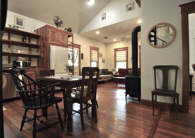 507 W Peach St, Fredericksburg, TX 78624 - photo 5