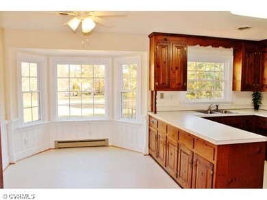 Kitchen - Eat-in area with a gorgeous bay window o