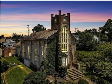 131 E Chestnut St - night pic