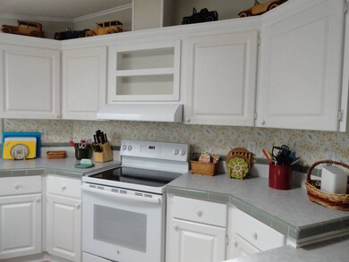 Bright & cheery kitchen