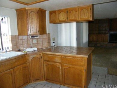 13895 Deauville Dr, Victorville, CA 92395 - photo 7