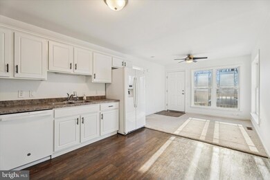 98 N Bacton Hill Rd unit A, Malvern, PA 19355 - photo 4